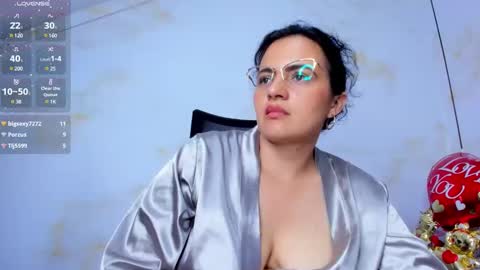 Snapshot of africa_holmes chatting on February 18, 8:27 am Africa online show from February 18, 8:27 am