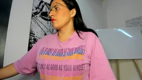 Snapshot of africa_holmes chatting on October 19, 2:01 am Africa online show from October 19, 2:01 am