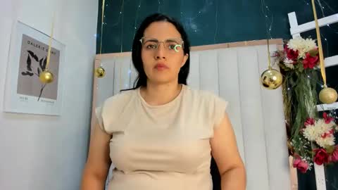 Snapshot of africa_holmes chatting on December 17, 1:44 am Africa online show from December 17, 1:44 am