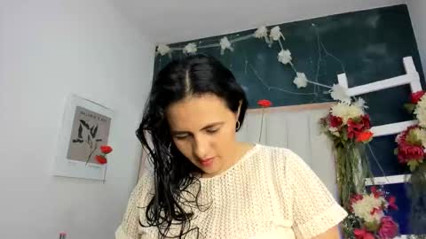 Snapshot of africa_holmes chatting on June 11, 2:22 am Africa online show from June 11, 2:22 am