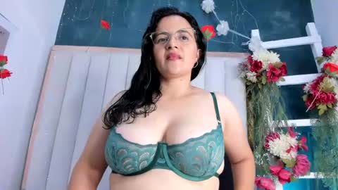 Snapshot of africa_holmes chatting on June 12, 2:43 am Africa online show from June 12, 2:43 am