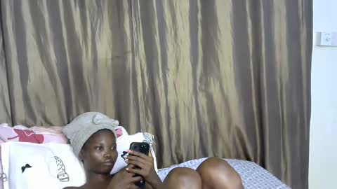 Snapshot of africana_slimqueen chatting on April 8, 3:28 am africana_slimqueen online show from April 8, 3:28 am