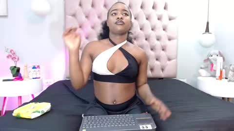 Snapshot of afrika_evanss chatting on November 14, 2:27 pm Call me Afrika online show from November 14, 2:27 pm