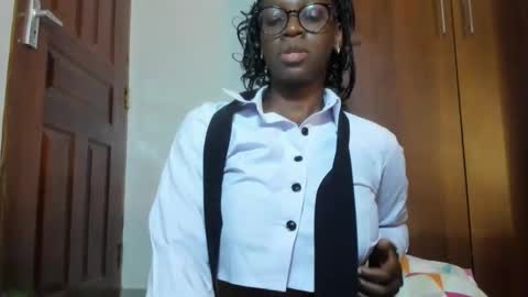 Snapshot of afro_pop chatting on November 3, 12:46 am Leah online show from November 3, 12:46 am