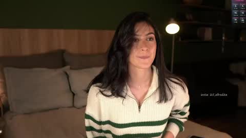 Snapshot of afrodita__25 chatting on June 1, 11:50 pm Emma online show from June 1, 11:50 pm