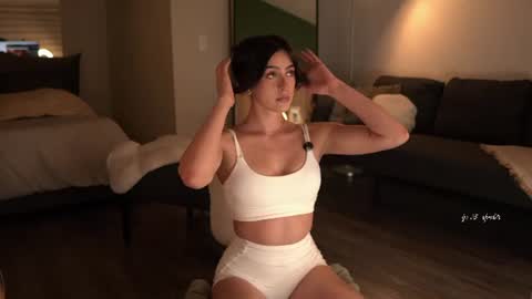 Snapshot of afrodita__25 chatting on June 9, 10:21 pm Emma online show from June 9, 10:21 pm