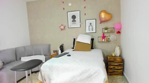 Snapshot of afrodita_martinez chatting on February 17, 8:26 pm Afrodita online show from February 17, 8:26 pm