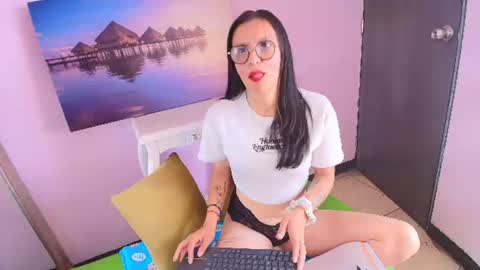 Snapshot of afrodita_rosse chatting on July 3, 4:13 pm Afrodita Rosse online show from July 3, 4:13 pm