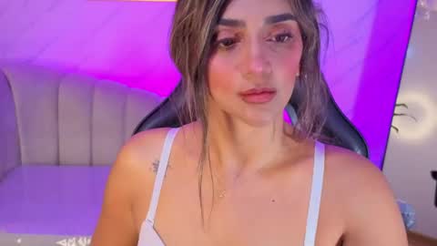 Snapshot of agatha_brooks_t chatting on May 20, 12:33 pm AGATHA online show from May 20, 12:33 pm
