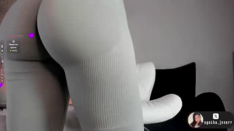 agatha_jener online show from June 18, 11:36 am