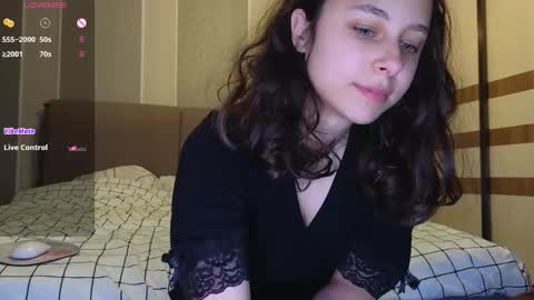 Snapshot of agatha_lynn chatting on February 20, 3:52 pm hi Im Agatha nice to meet you online show from February 20, 3:52 pm