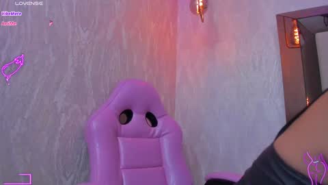 Snapshot of agatha_russh_ chatting on January 28, 5:14 pm LUNNA online show from January 28, 5:14 pm