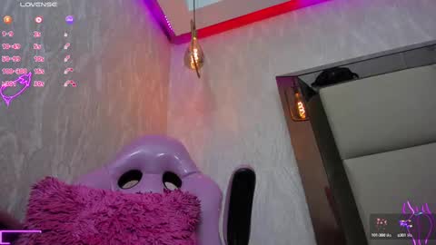 Snapshot of agatha_russh_ chatting on February 11, 7:38 pm LUNNA online show from February 11, 7:38 pm