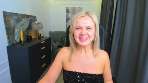 Snapshot of agathaklouin chatting on May 5, 7:11 pm Agatha online show from May 5, 7:11 pm