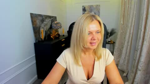 Snapshot of agathaklouin chatting on May 26, 7:10 pm Agatha online show from May 26, 7:10 pm