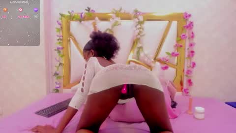 agathasamuels online show from November 12, 12:49 pm