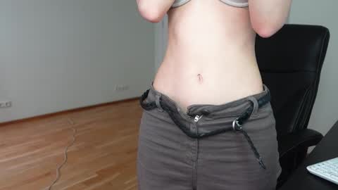 Agelina Lilly Laura online show from May 3, 5:35 am