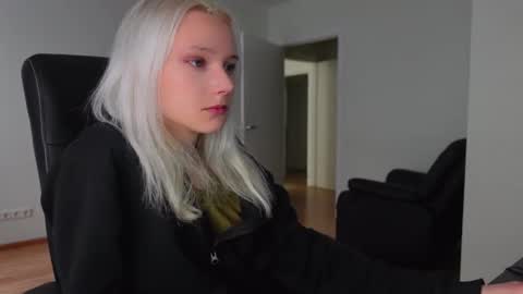 Snapshot of agelina_summer chatting on May 8, 12:32 pm Agelina Lilly Laura online show from May 8, 12:32 pm