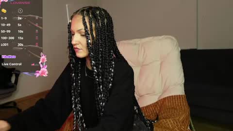 Snapshot of agelina_summer chatting on May 9, 9:42 pm Agelina Lilly Laura online show from May 9, 9:42 pm