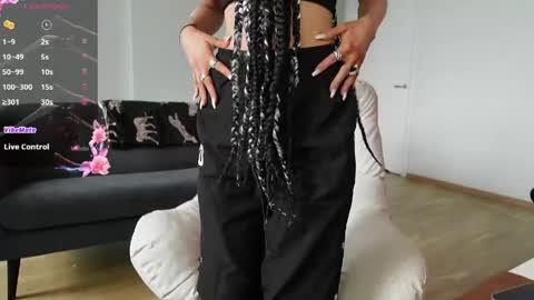 Snapshot of agelina_summer chatting on May 14, 10:33 am Agelina Lilly Laura online show from May 14, 10:33 am