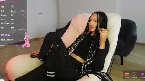 Snapshot of agelina_summer chatting on May 19, 9:26 am Agelina Lilly Laura online show from May 19, 9:26 am