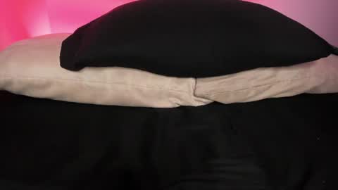 Snapshot of agnes_jones chatting on June 14, 1:47 am agnes_jones online show from June 14, 1:47 am