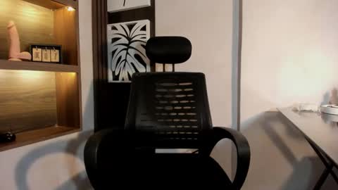 agnesrocuzzo online show from December 13, 7:53 pm