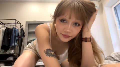 Lola online show from October 13, 1:44 pm