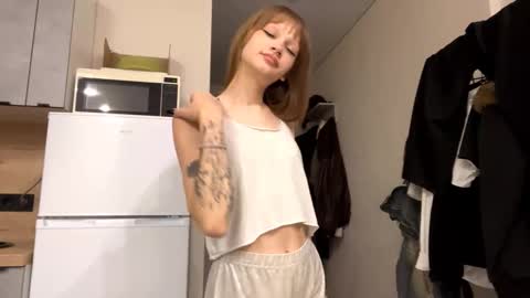 Lola online show from October 20, 2:50 pm