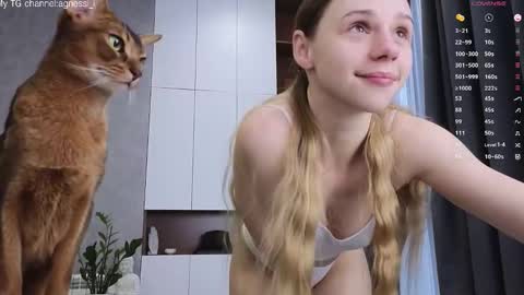 Snapshot of agnessi_ chatting on October 3, 4:20 am agnessi_ online show from October 3, 4:20 am