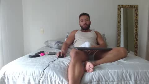 agustinsr online show from October 28, 4:09 pm