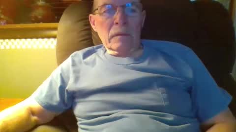 Snapshot of aguynrkfrd chatting on December 16, 10:08 am aguynrkfrd online show from December 16, 10:08 am