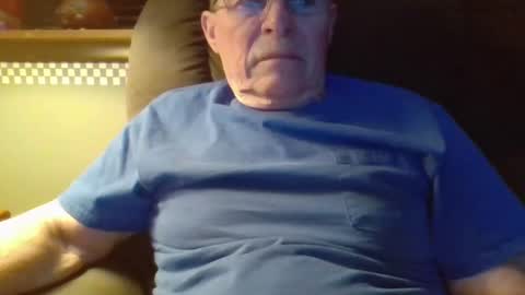 Snapshot of aguynrkfrd chatting on December 25, 9:34 am aguynrkfrd online show from December 25, 9:34 am