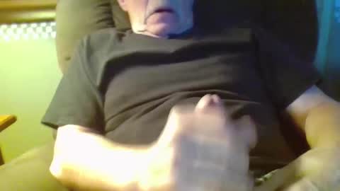 Snapshot of aguynrkfrd chatting on January 3, 10:52 am aguynrkfrd online show from January 3, 10:52 am