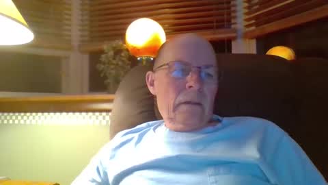 Snapshot of aguynrkfrd chatting on October 2, 9:27 am aguynrkfrd online show from October 2, 9:27 am