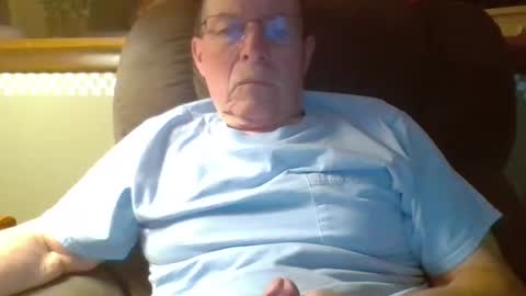 Snapshot of aguynrkfrd chatting on November 11, 10:37 am aguynrkfrd online show from November 11, 10:37 am