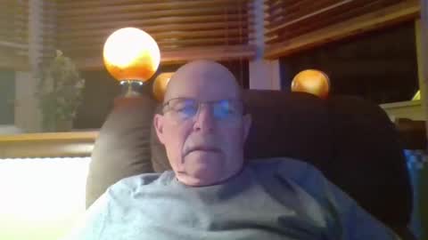 aguynrkfrd online show from November 24, 10:37 am