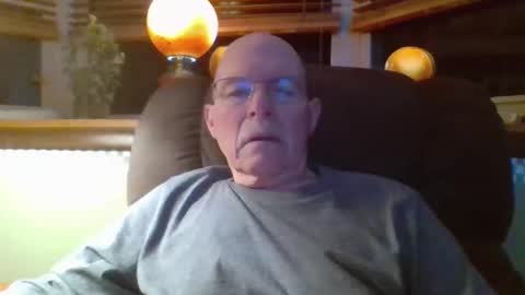 aguynrkfrd online show from December 18, 10:10 am