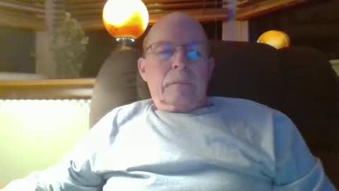 aguynrkfrd online show from December 21, 10:11 am