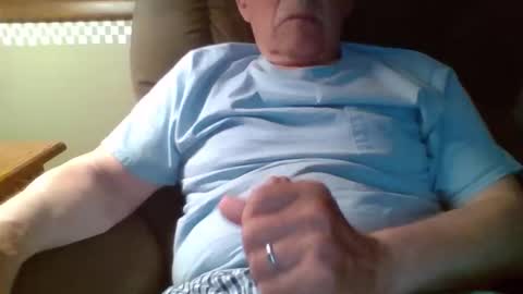 Snapshot of aguynrkfrd chatting on May 15, 10:22 am aguynrkfrd online show from May 15, 10:22 am