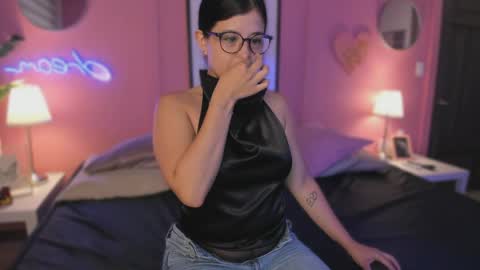 Snapshot of ah_mara chatting on May 24, 3:17 pm Ahmara online show from May 24, 3:17 pm