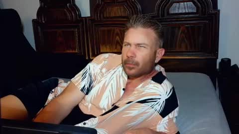 Blue Eyed Handsome Man online show from April 12, 11:32 pm