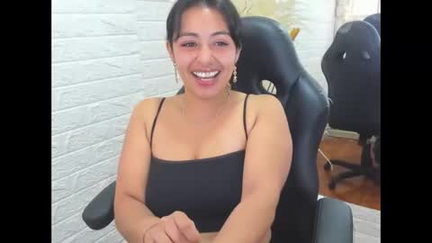 Snapshot of ahisha09 chatting on December 15, 3:09 pm Ahisha online show from December 15, 3:09 pm