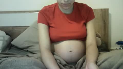 Snapshot of ahotkitty18 chatting on November 21, 6:12 am Selena online show from November 21, 6:12 am