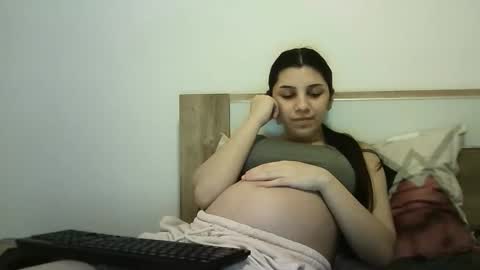 Snapshot of ahotkitty18 chatting on November 28, 5:26 pm Selena online show from November 28, 5:26 pm