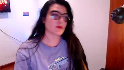 Snapshot of ahrianabluff_ chatting on December 18, 2:06 am Ahriana Bluff online show from December 18, 2:06 am