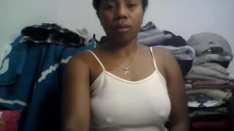Snapshot of aicha_boobs chatting on June 5, 12:28 am Aicha boobs online show from June 5, 12:28 am