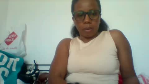 Snapshot of aicha_boobs chatting on June 16, 7:44 am Aicha boobs online show from June 16, 7:44 am