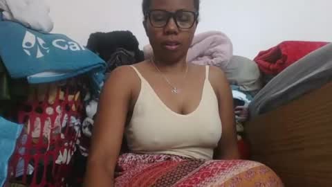 Snapshot of aicha_boobs chatting on July 29, 7:17 am Aicha boobs online show from July 29, 7:17 am