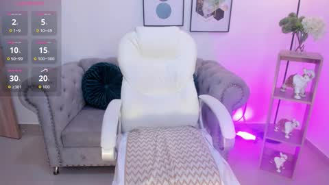 AIDA ADAMS online show from November 25, 1:11 pm